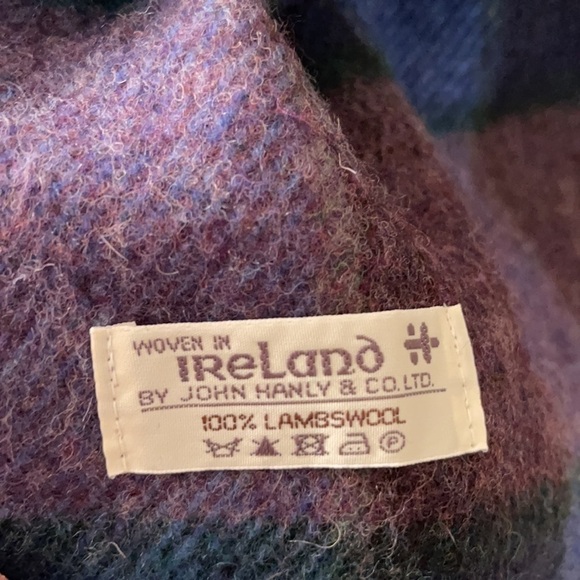 John Hanly & Co. LTD lambswool scarf from Ireland​​​​​​​ - Picture 3 of 3